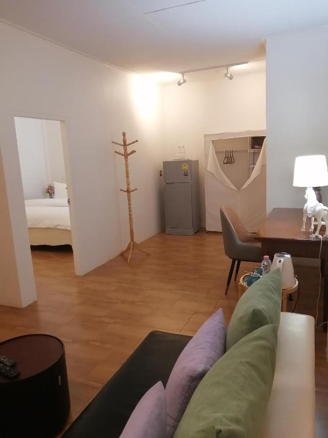 Rynn Hotel Trat Exteriör bild